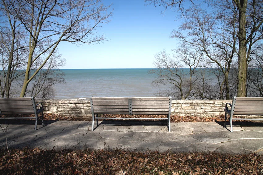 Lakeside shoreline view on Lake Michigan, a Great Lakes setting that fits seasonal Salmon fishing and travel planning.