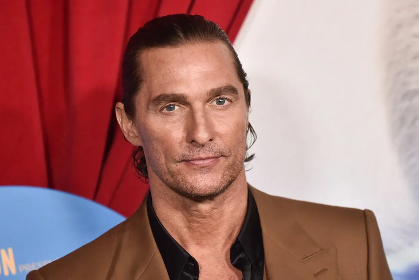 Matthew McConaughey in an elegant suit at the premiere of the movie "Sing 2" in Los Angeles, slicked back hair.